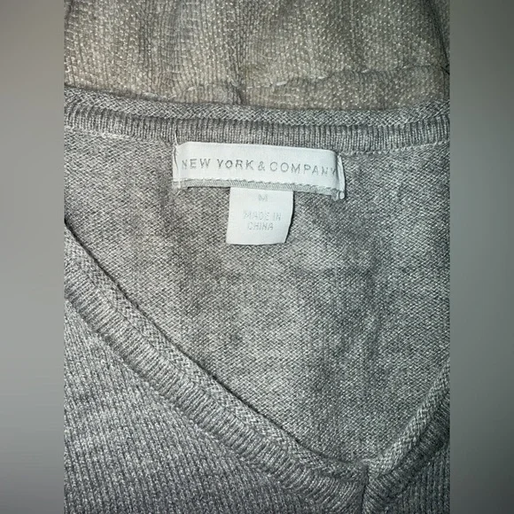 New York & Company Gray V-Neck Sweater - Medium - Picture 2 of 3